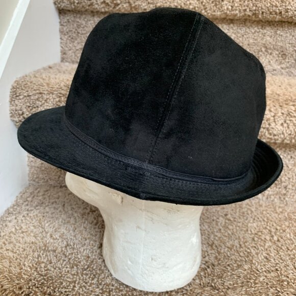 Gucci hats men - Gem Gucci Men\'s Black Leather Suede Hat.